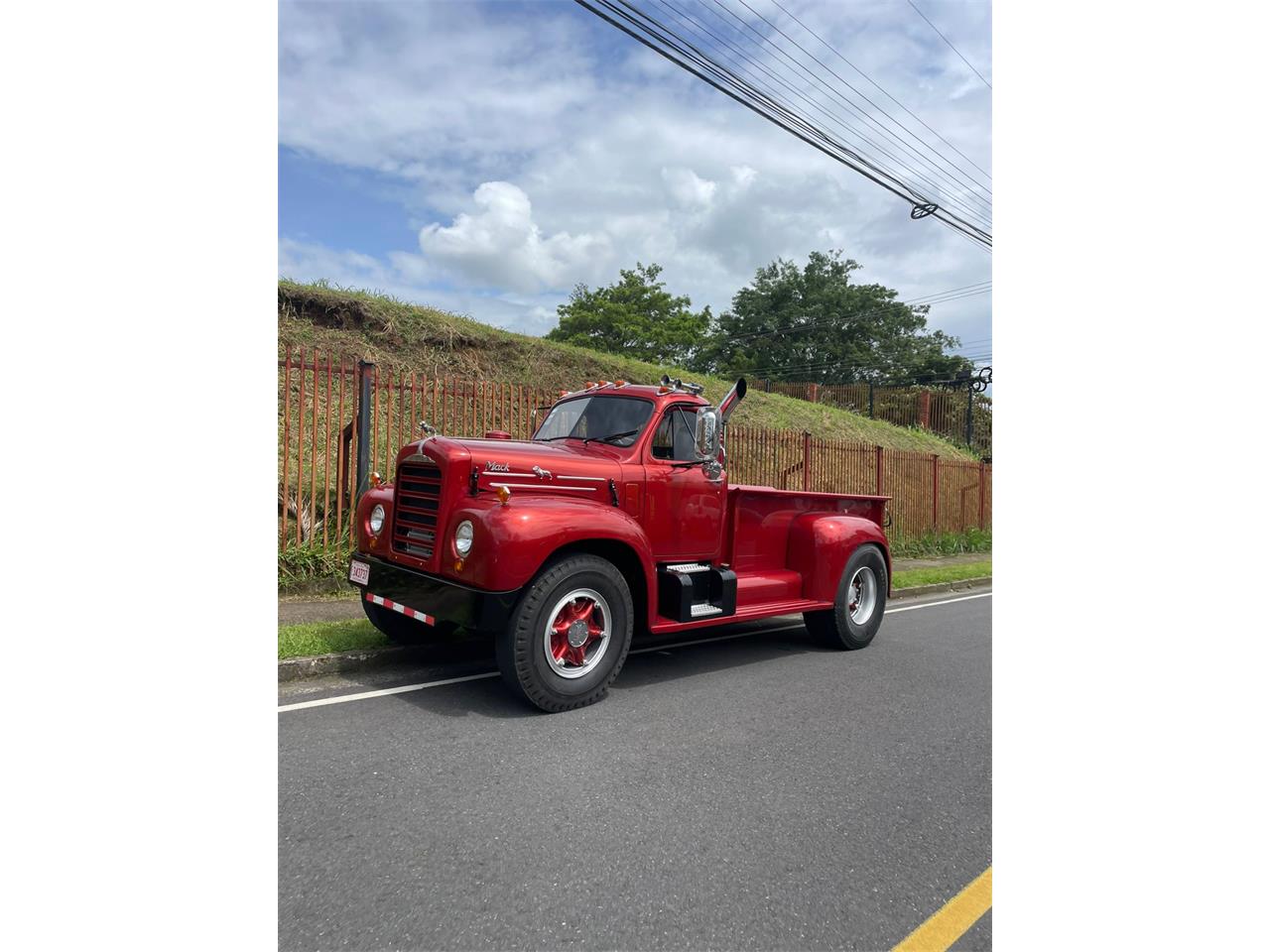 Mack-Custom-1963-Red-BLACK