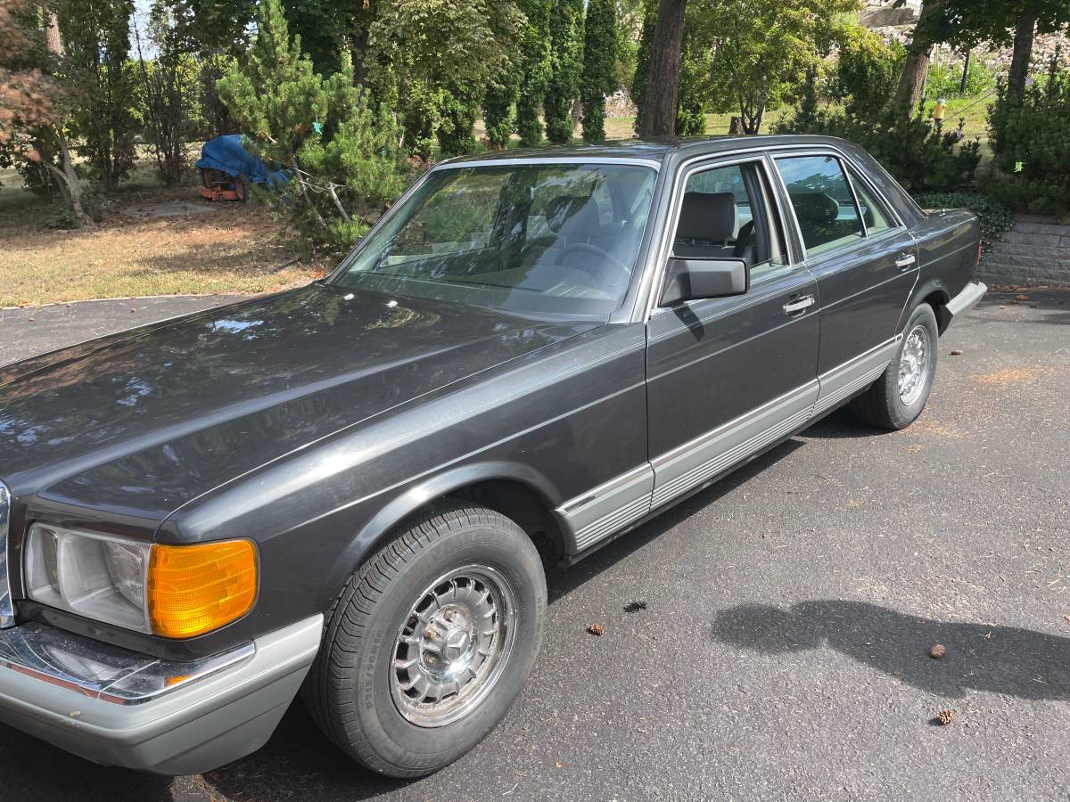 Mercedes-benz-380-se-1985-grey