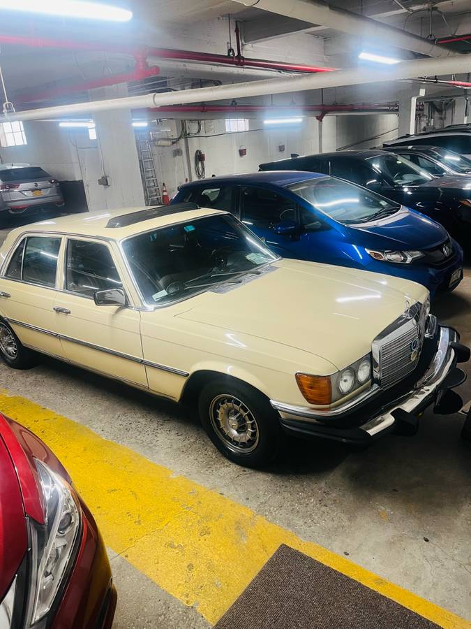 Mercedes-benz-s-class-1977-yellow