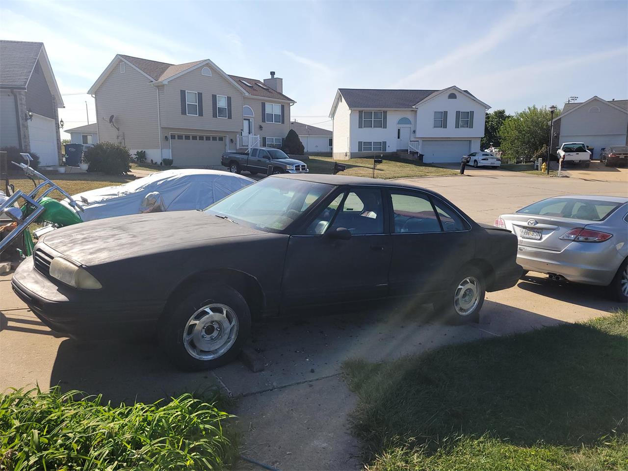 Oldsmobile-88-ls-1995-Black-Red