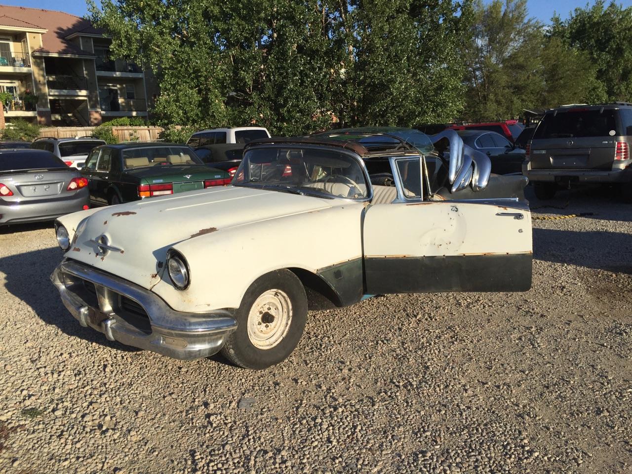 Oldsmobile-Super-88-1956-two-tone-two-tone