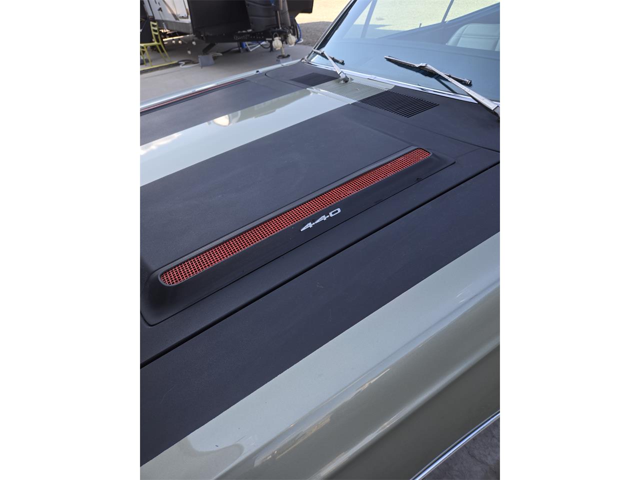 Plymouth-Gtx-1969-Sage-green-gold-Black-white-blue