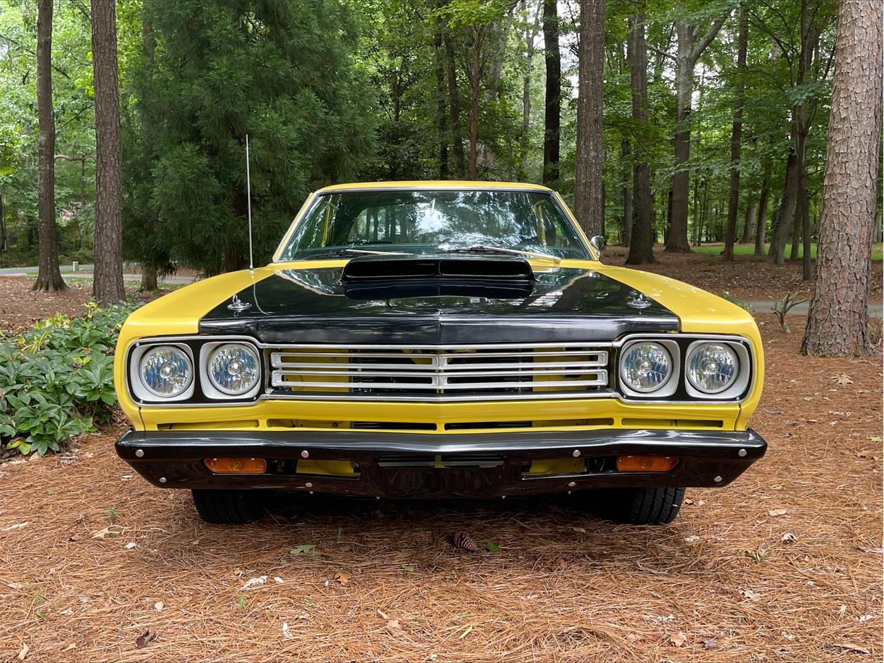 Plymouth-Road-runner-1969-Yellow-Black