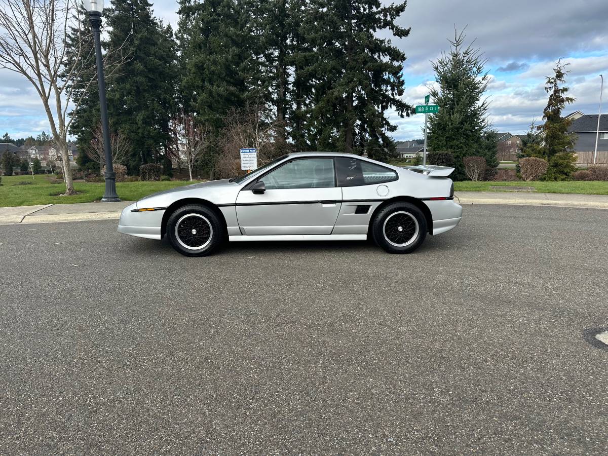 Pontiac-Fiero-gt-1988