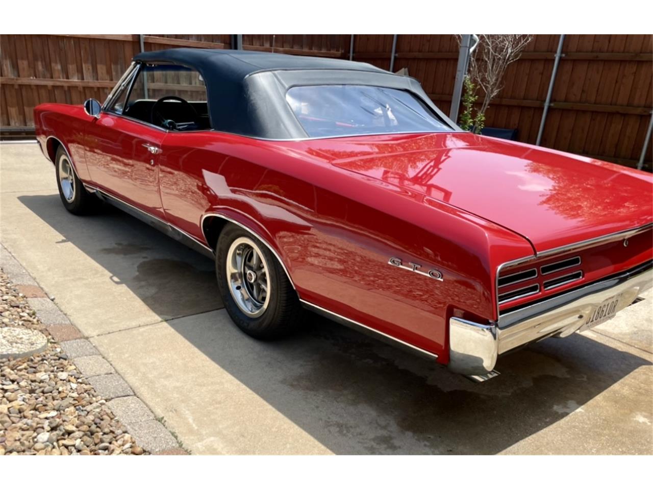 Pontiac-Gto-1967-Regimental-Red-Black
