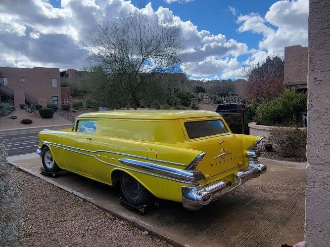 Pontiac-Sedan-delivery-1957-Yellow