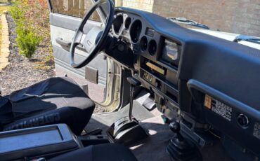 Toyota-Land-Cruiser-1988-SUV-9