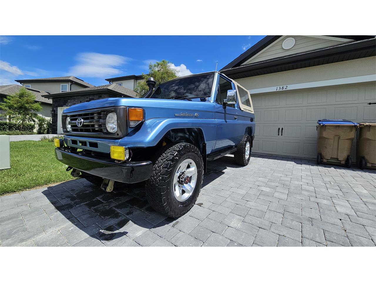 Toyota-Land-cruiser-1994-Metalized-Blue-GrayOriginal-Cloth