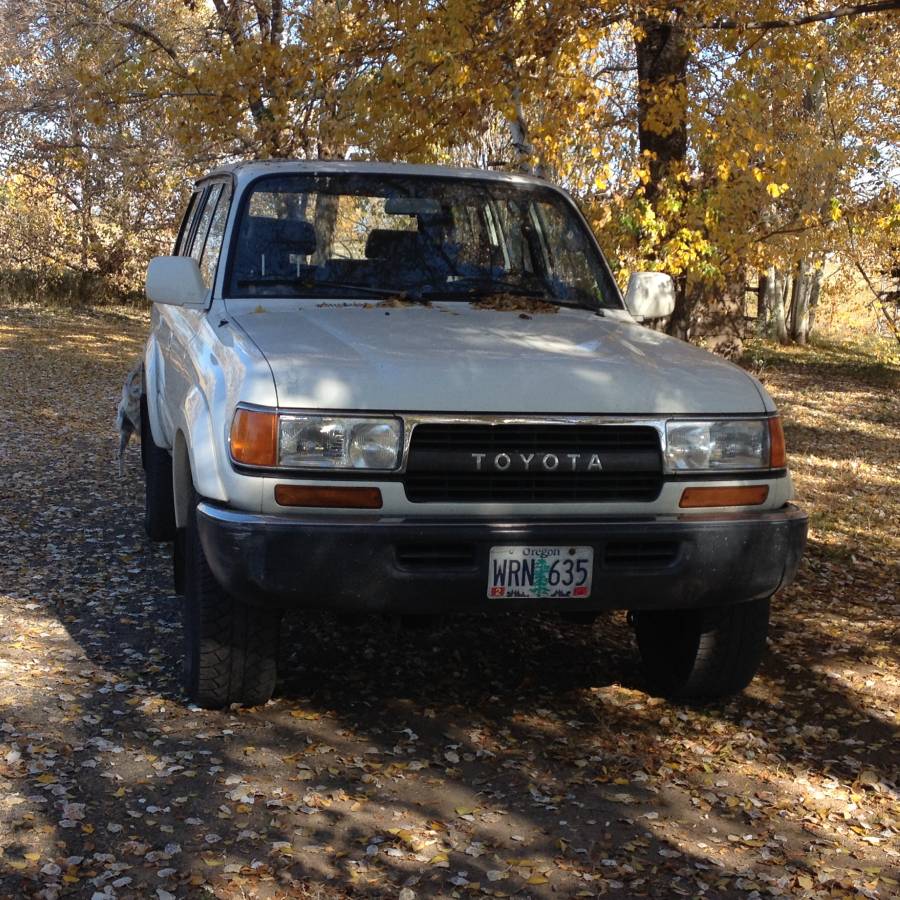 Toyota-land-cruiser-1991-white
