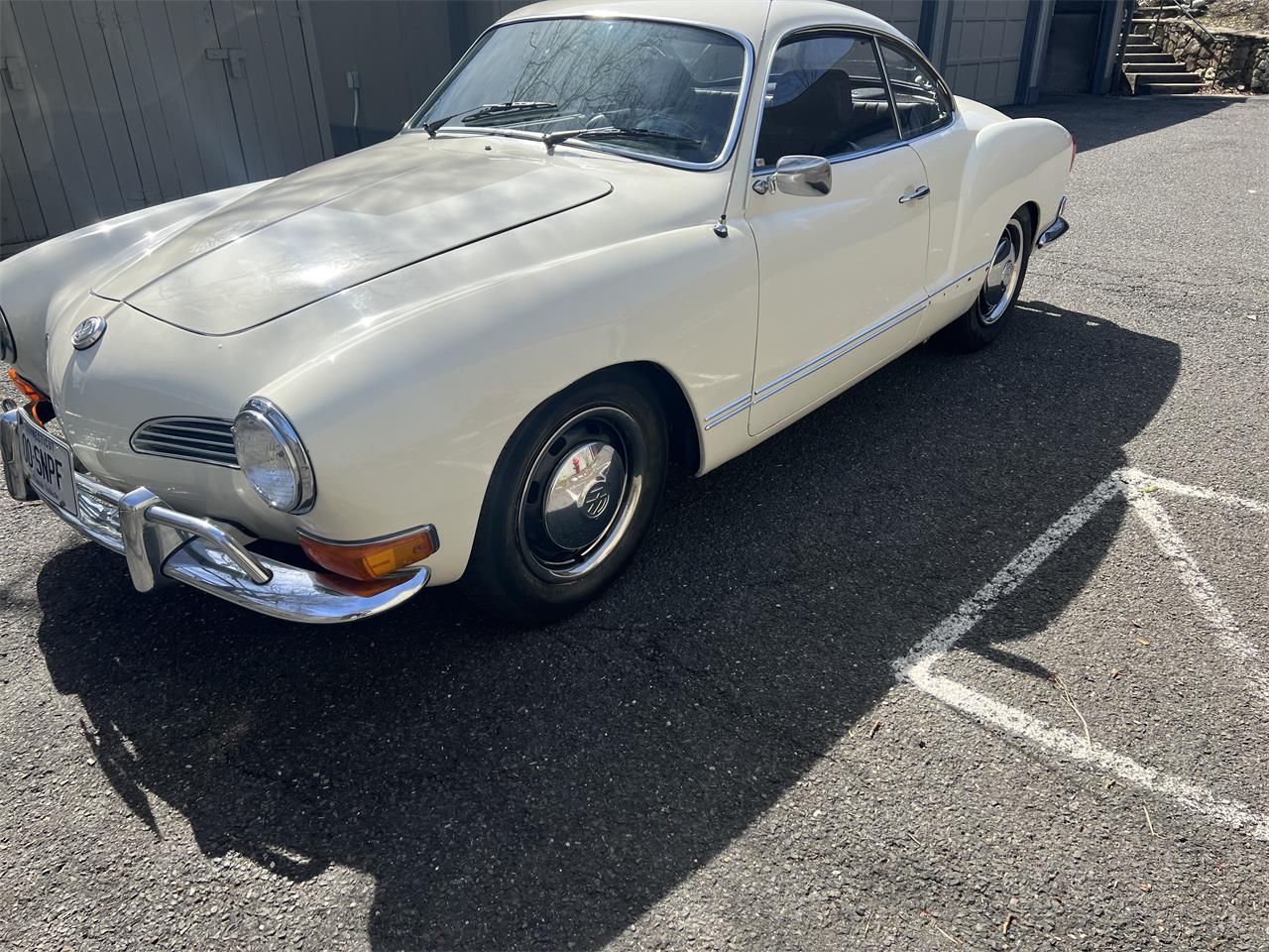 Volkswagen-Karmann-ghia-1971-White-Black