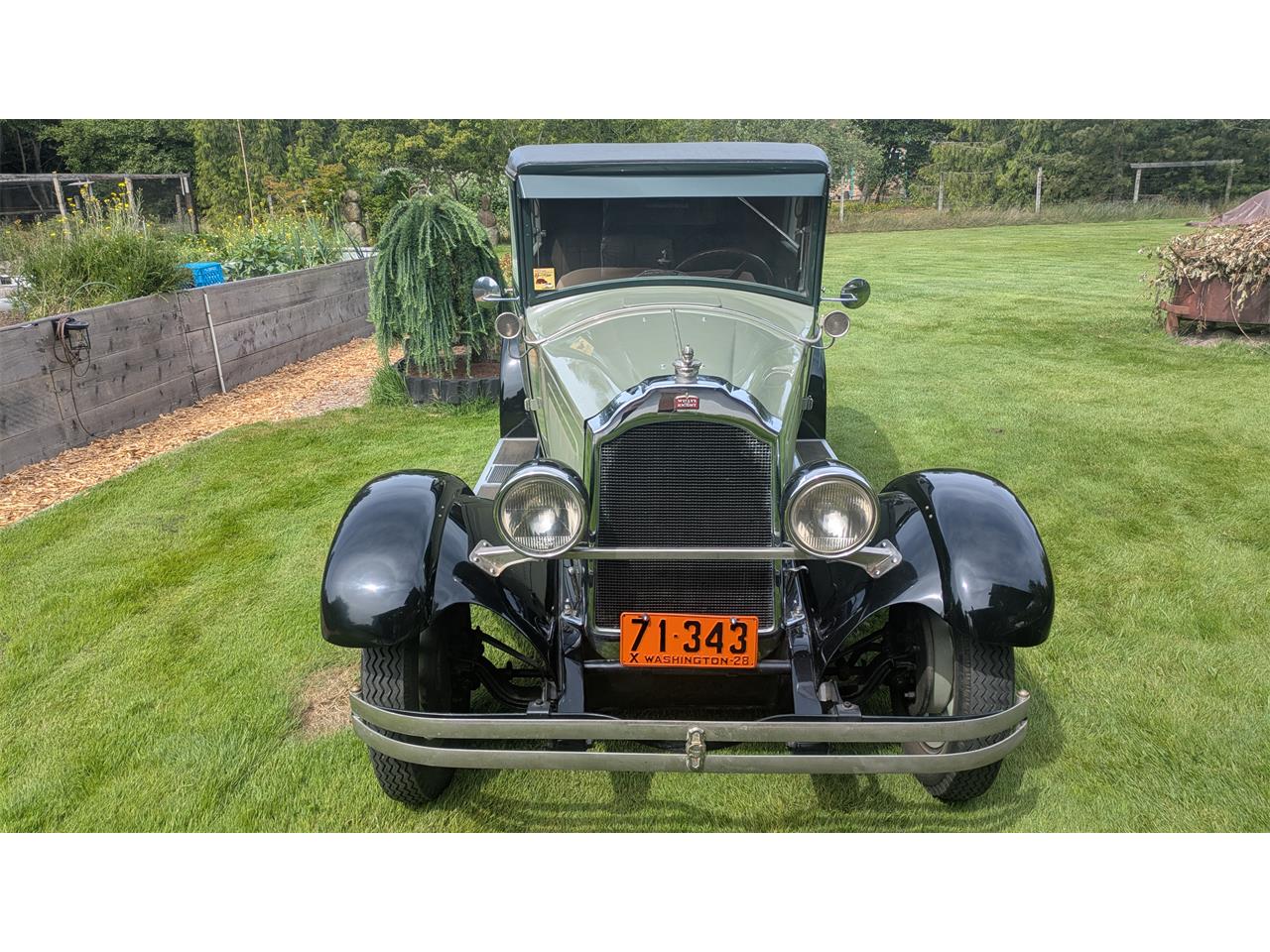 Willys-Knight-1928-Two-Tone-green-with-Sandstone-–-taupe