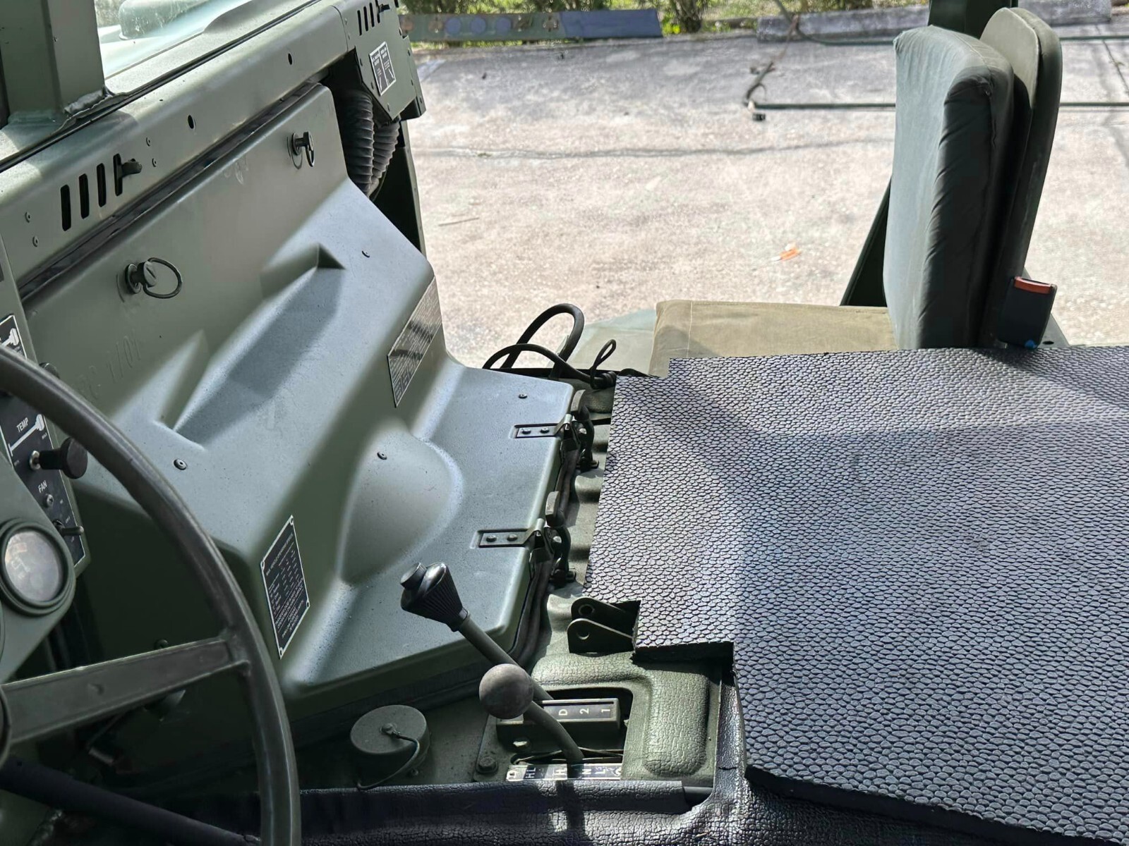 AM-General-M998-1990-humvee-Green