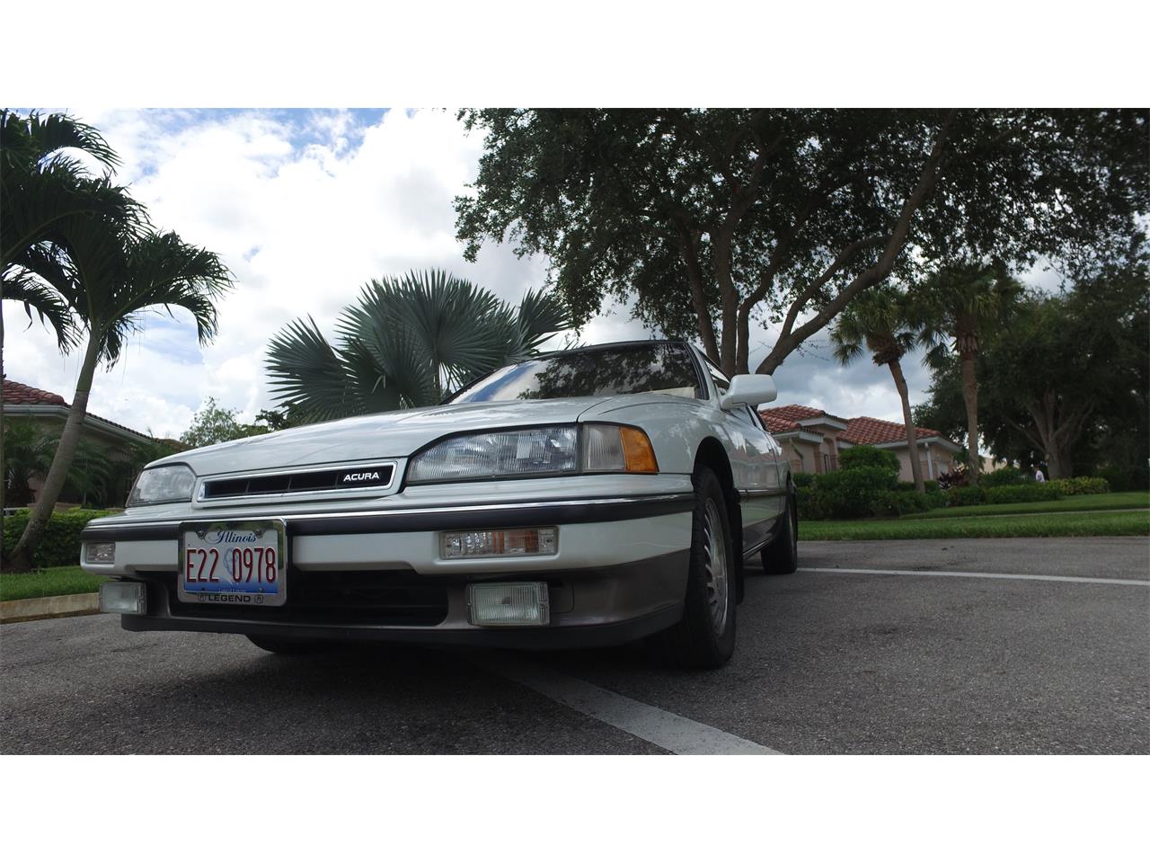 Acura-Legend-1990-Sirius-White-Pearl-Black-and-White