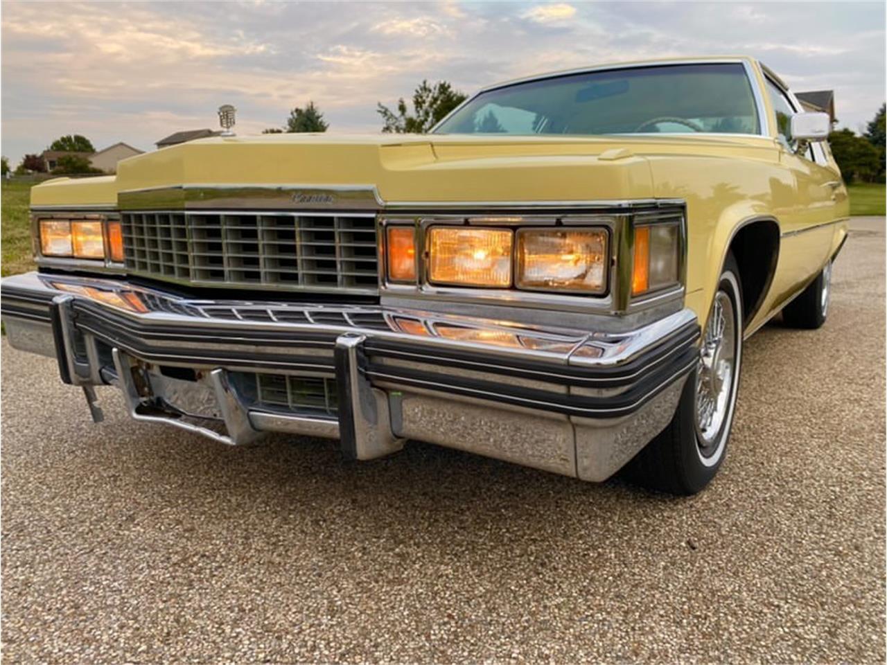 Cadillac-Coupe-deville-1977-Yellow-Yellow