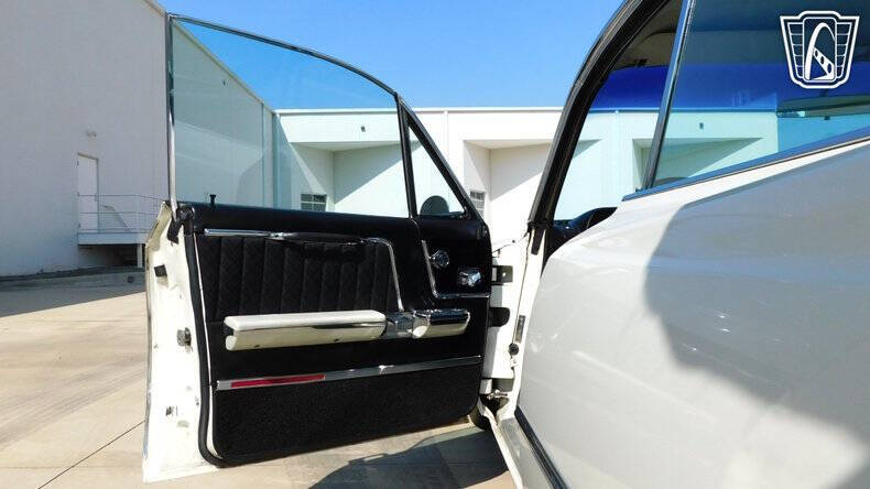 Cadillac-Deville-1964-White-2-Tone-Black-And-White