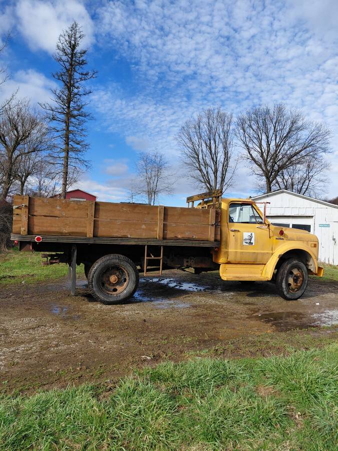 Chevrolet-C50-1970-yellow