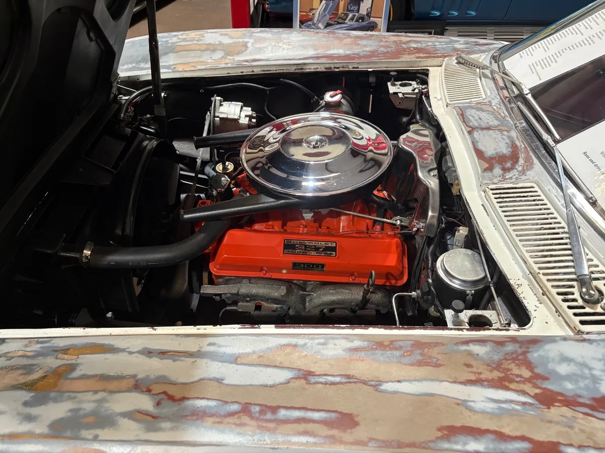 Chevrolet-Corvette-1965-Milano-Maroon-Maroon