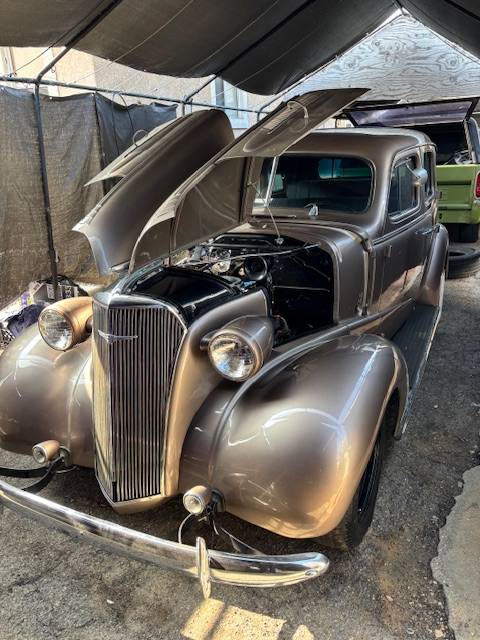 Chevy-deluxe-master-1937-brown