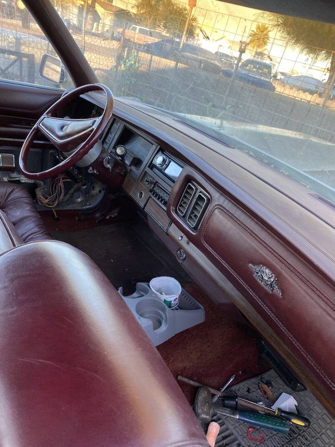 Chrysler-New-yorker-brogham-1977-custom