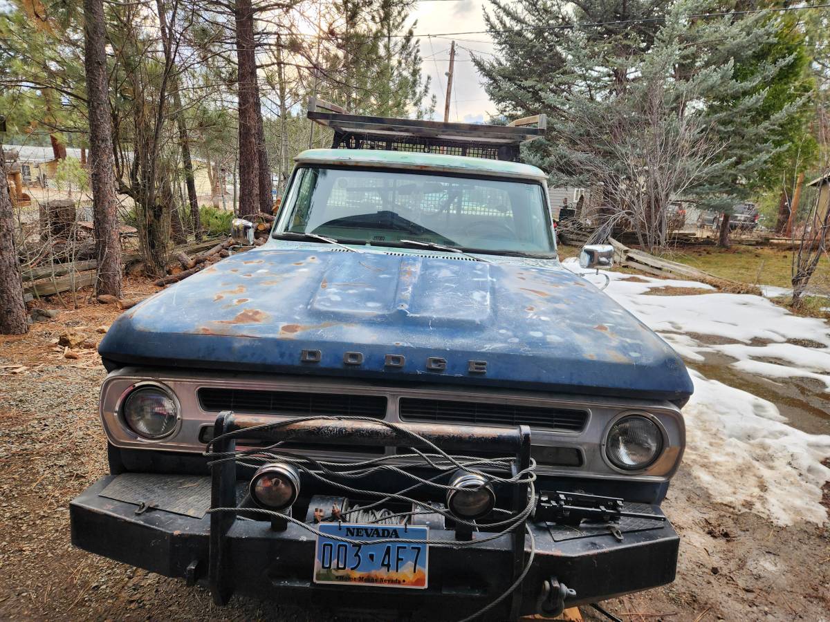 Dodge-Powerwagon-1970-blue