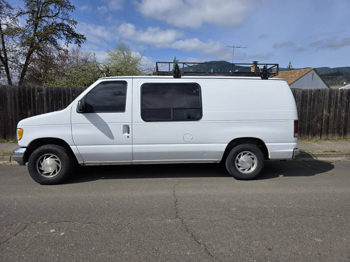 Ford-Econoline-e150-1996-white