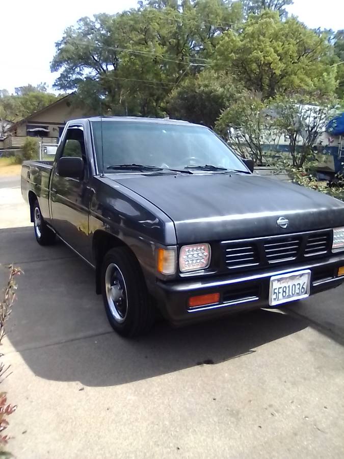 Nissan-Frontier-1995-grey