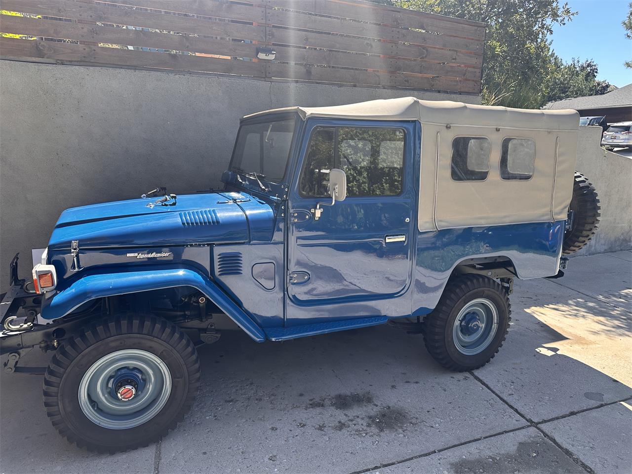 Toyota-Land-cruiser-1982-Blue-Grey