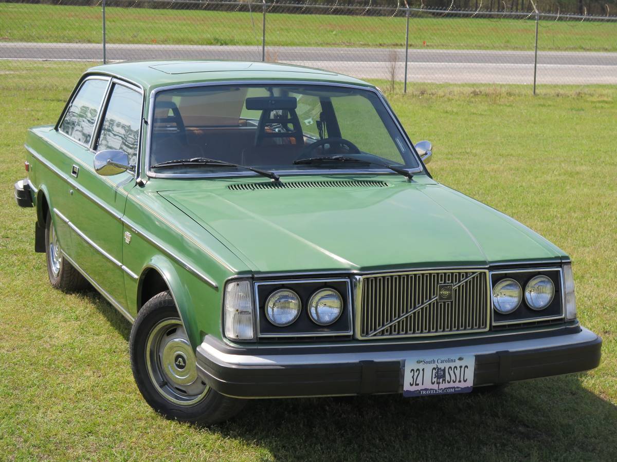Volvo-1976-green