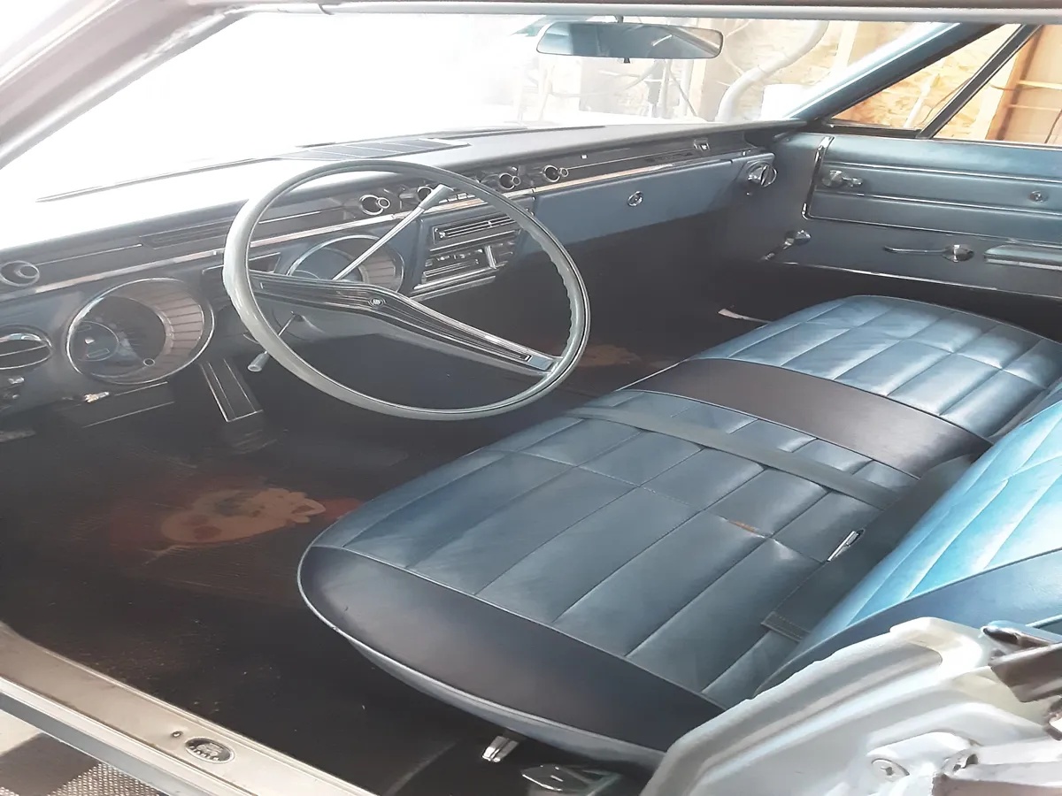 Buick-Wildcat-1965-Chevy-Sky-Blue-Matching-Upholstery