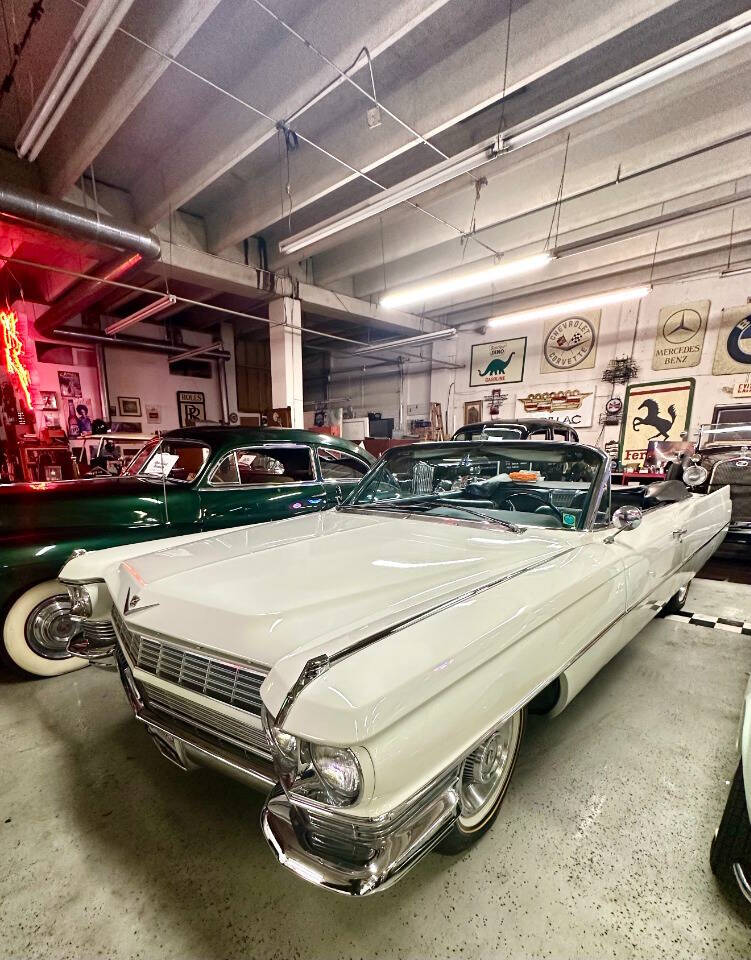 Cadillac-Deville-1964-White-Black