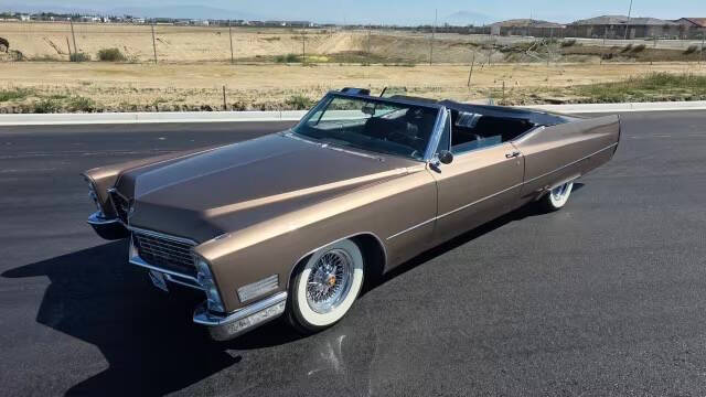 Cadillac-Deville-1967-Gold-Black