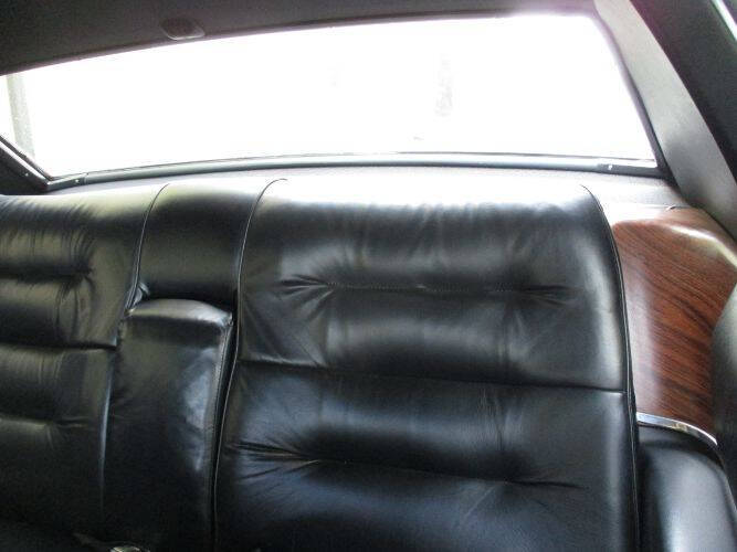 Cadillac-Deville-1976-Dark-Blue-Light-Metallic-Accents