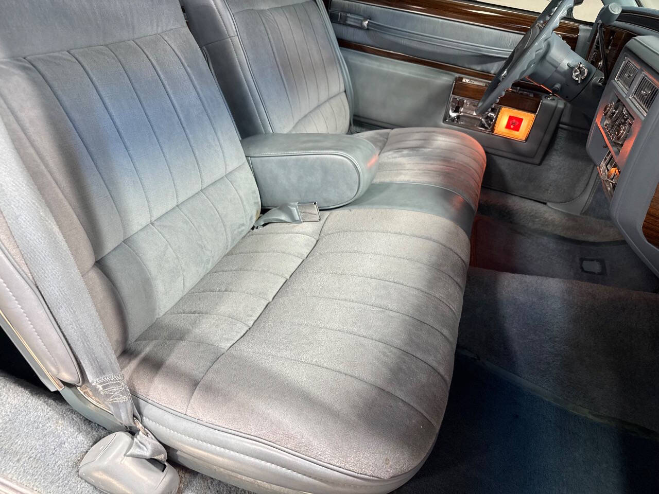 Cadillac-Deville-1978-Sterling-Blue-Metallic-Antique-Light-Blue-Velour