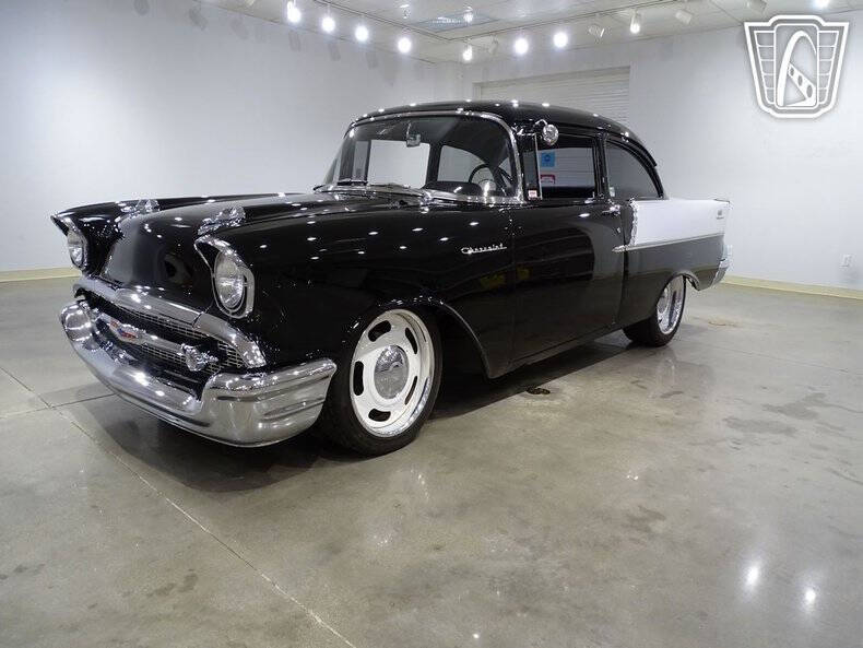 Chevrolet-150-1957-Black-And-White-Black