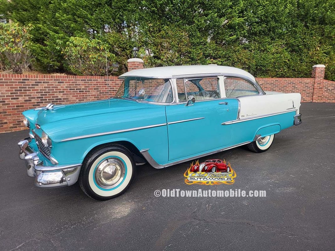 Chevrolet-Bel-Air150210-1955-Sedan-Turquoise-and-White