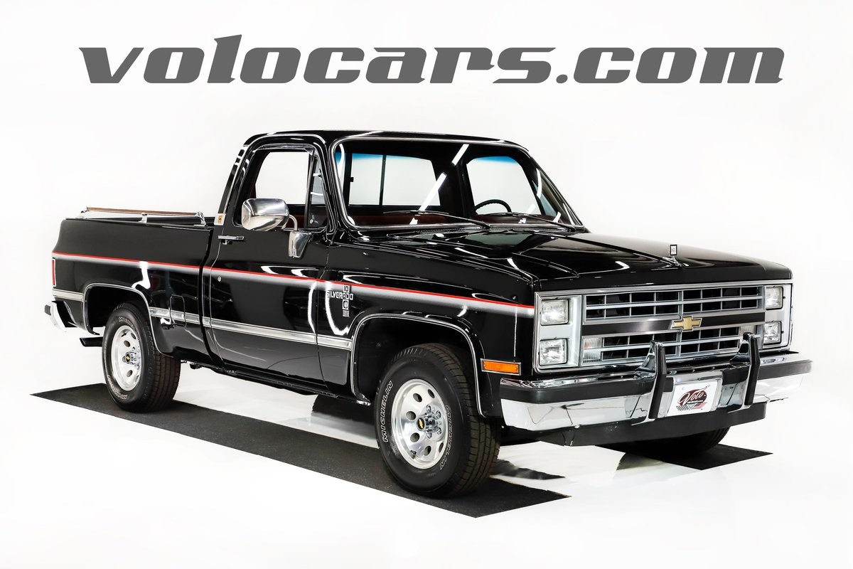 Chevrolet-C-10-1985-Standard-Cab-Pickup-Red