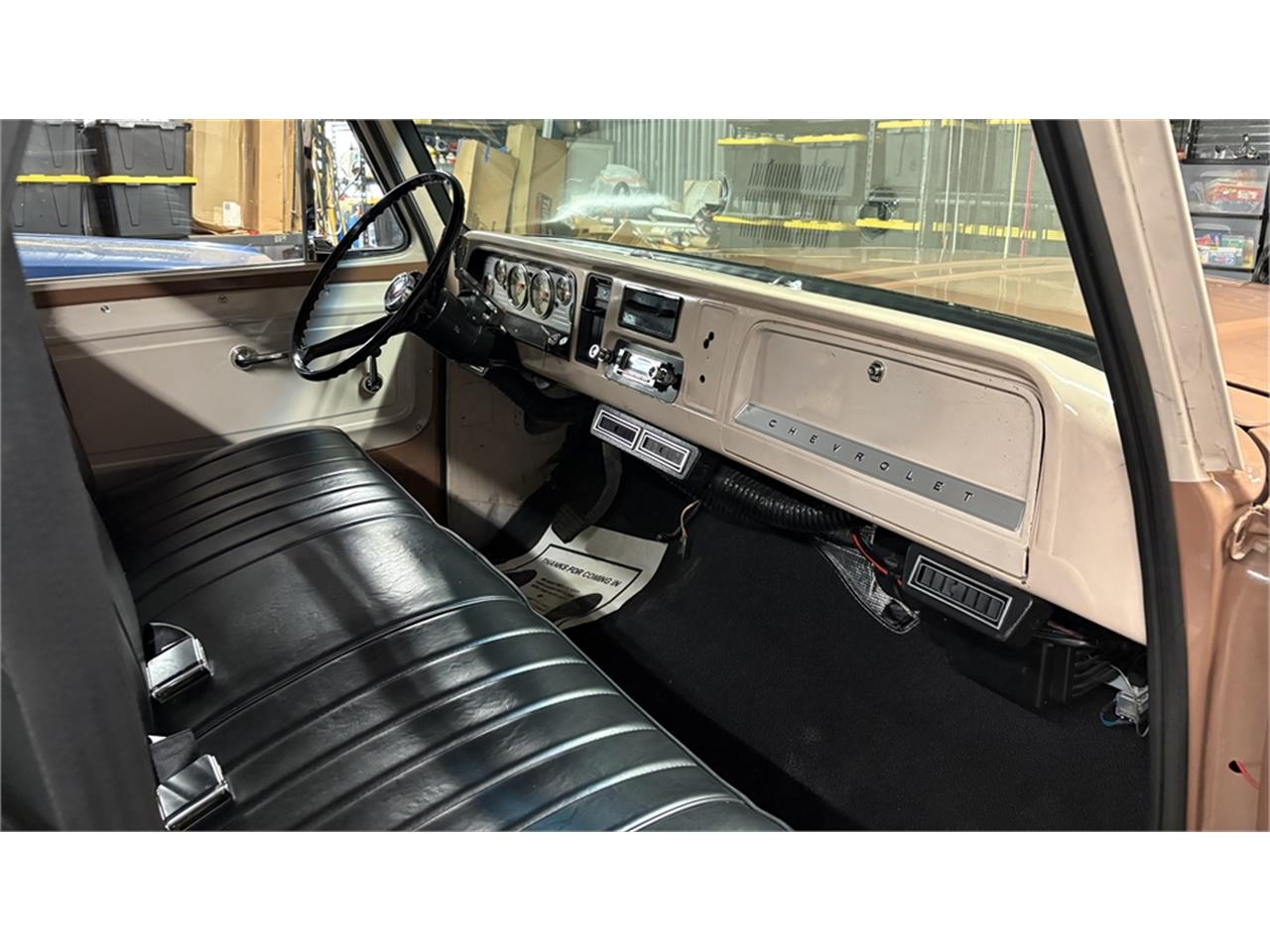 Chevrolet-C10-1966-Brown-and-cream-Black