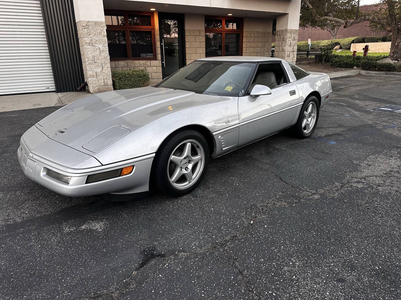 Chevrolet-Corvette-1996-Silver-Gray