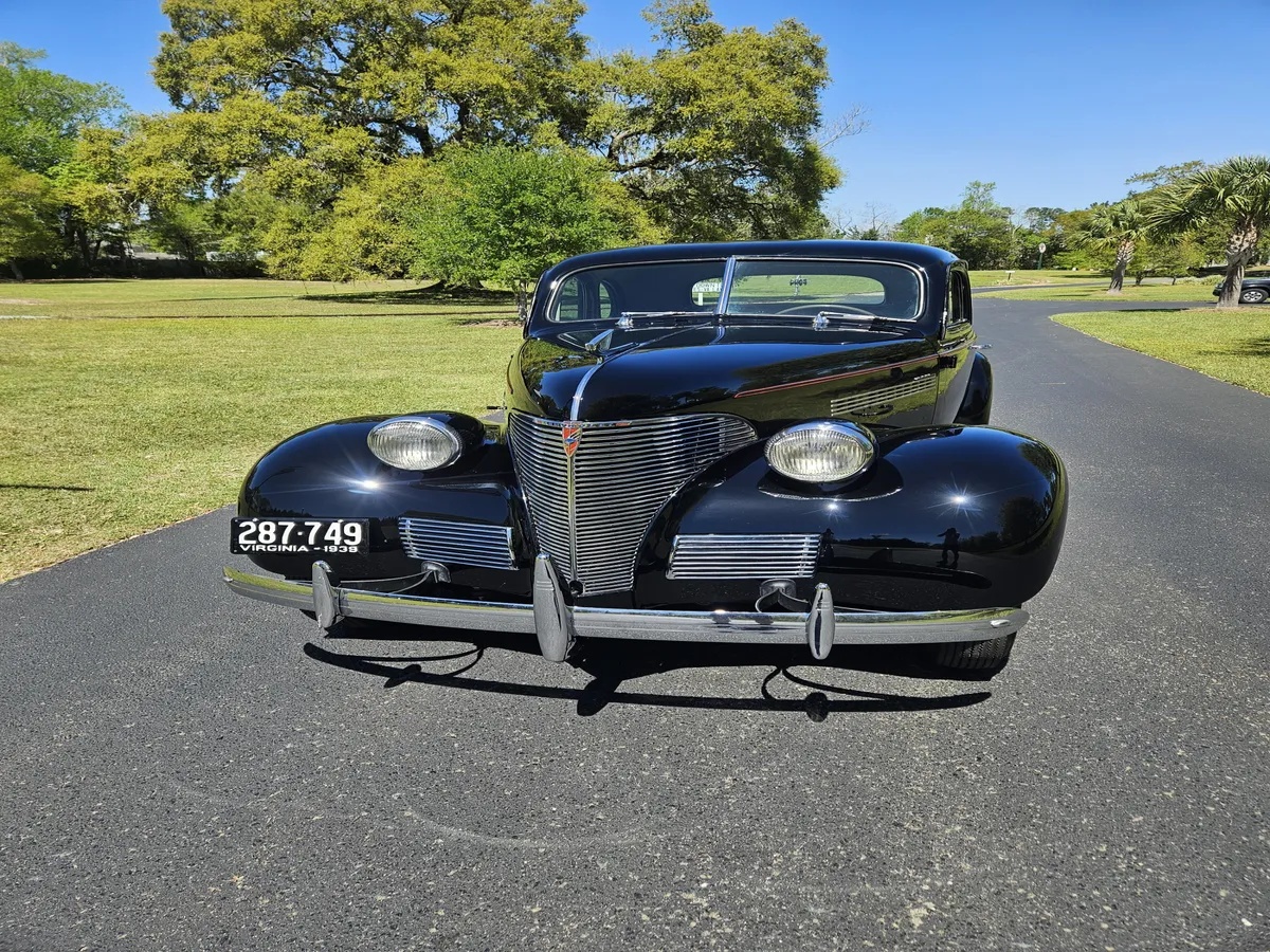 Chevrolet-Master-deluxe-1939-Black-Tan