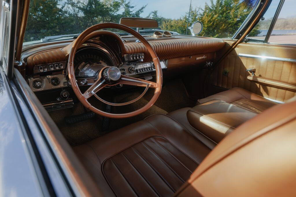 Chrysler-300-1962-Oyster-White-Carmel