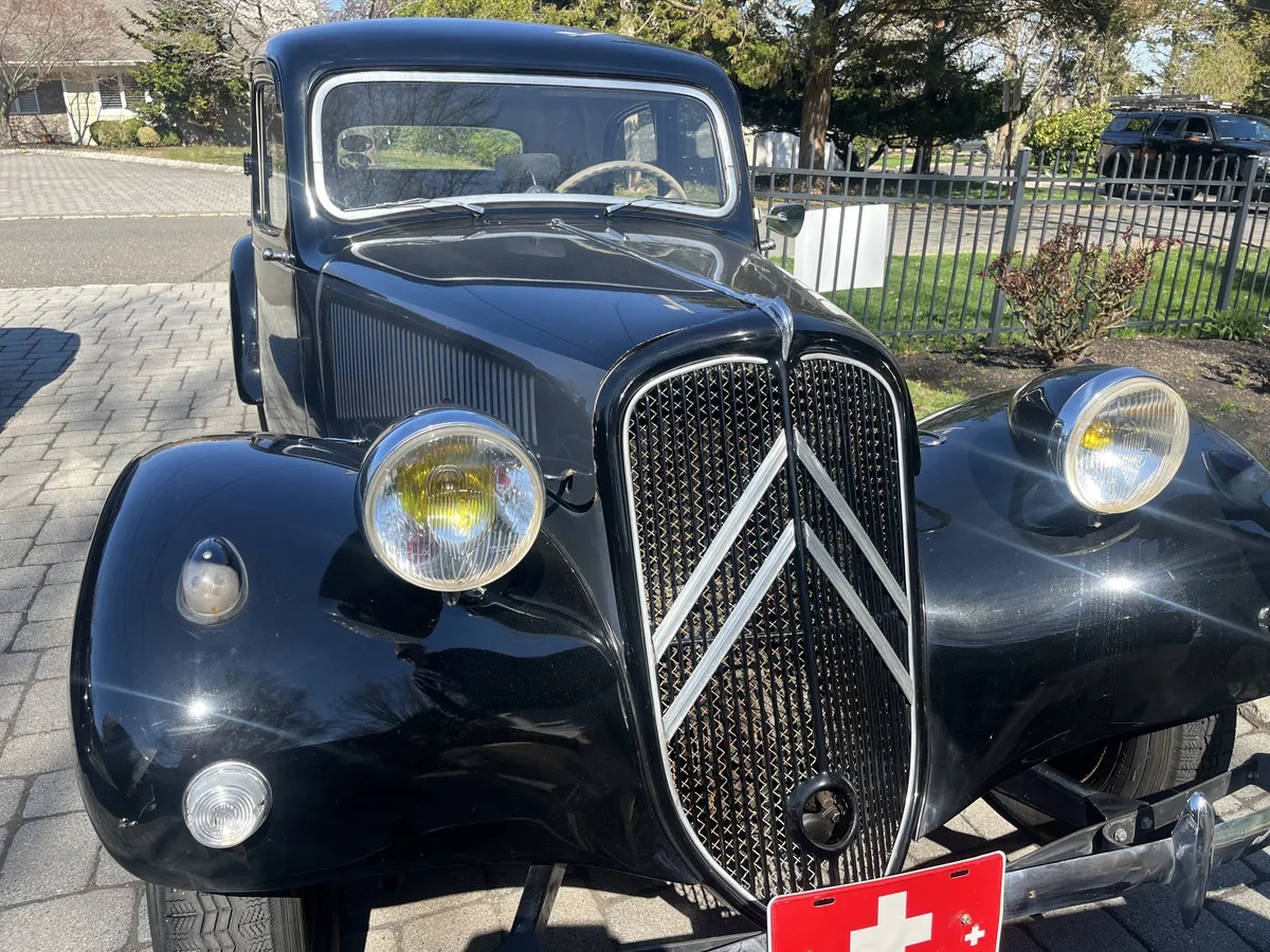 Citroen-Traction-avant-1956-Black-And-Grey-Grey