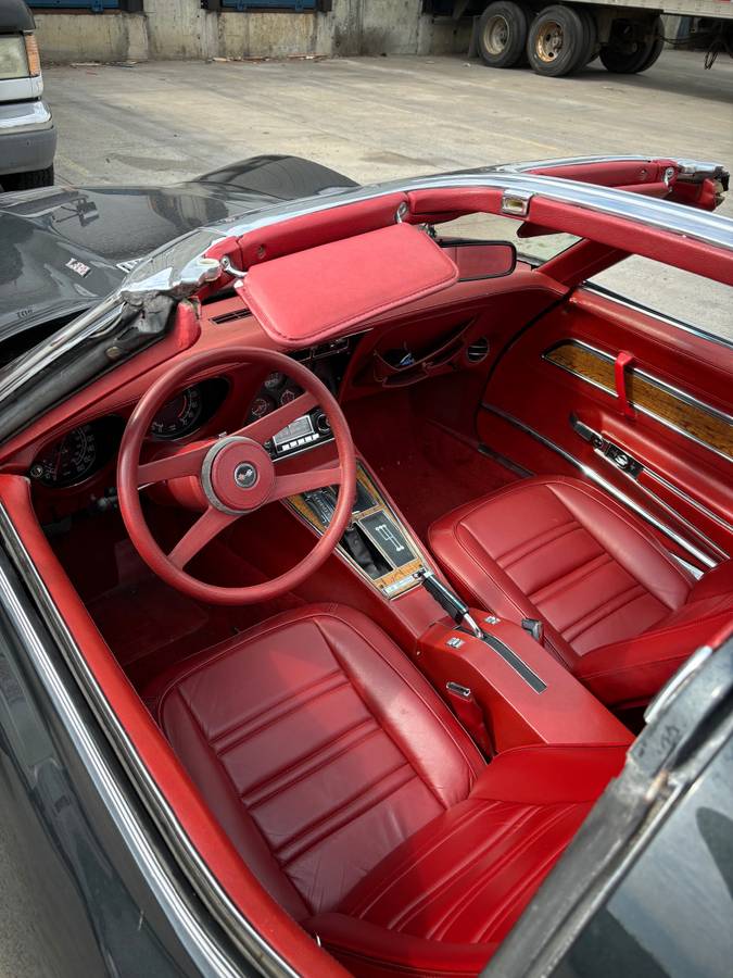 Corvette-l-82-1976-grey