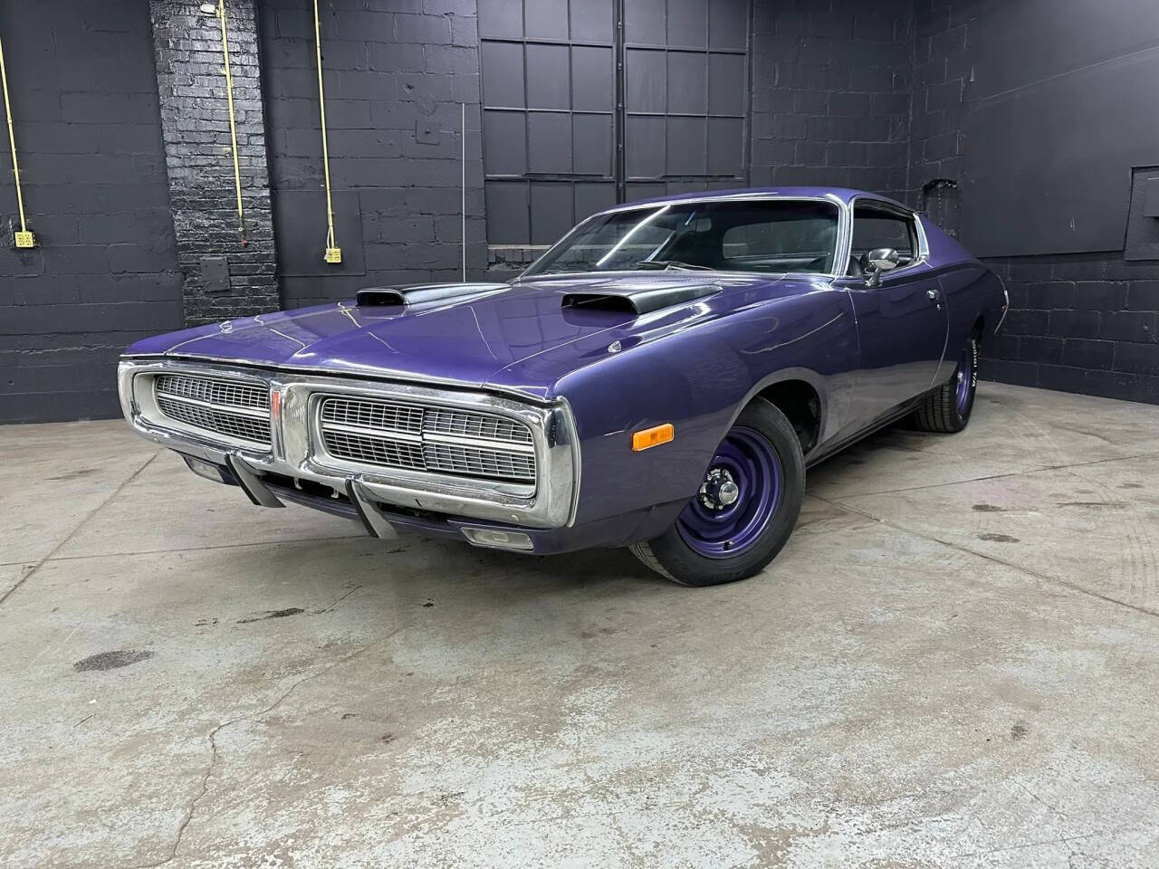 Dodge-Charger-1972-Purple-Black