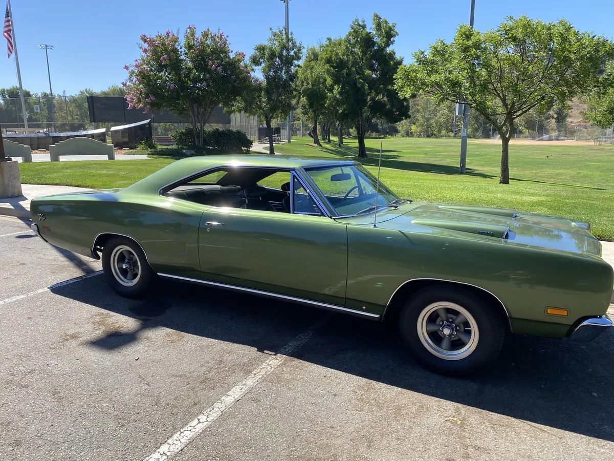 Dodge-Coronet-1969-Medium-Green-Green