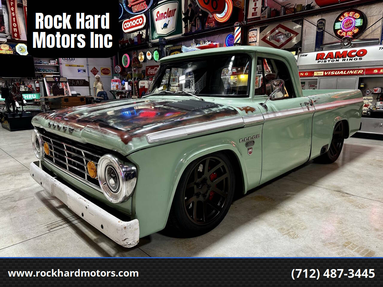 Dodge-D100-pickup-1967-Green-Black
