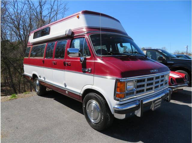 Dodge-Ram-van-1989-Red-Red