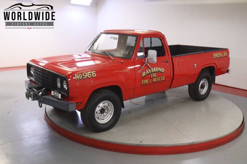 Dodge-W200-pickup-1977-Red-Black