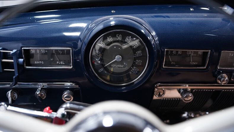 Dodge-Wayfarer-1951-Blue-Tan