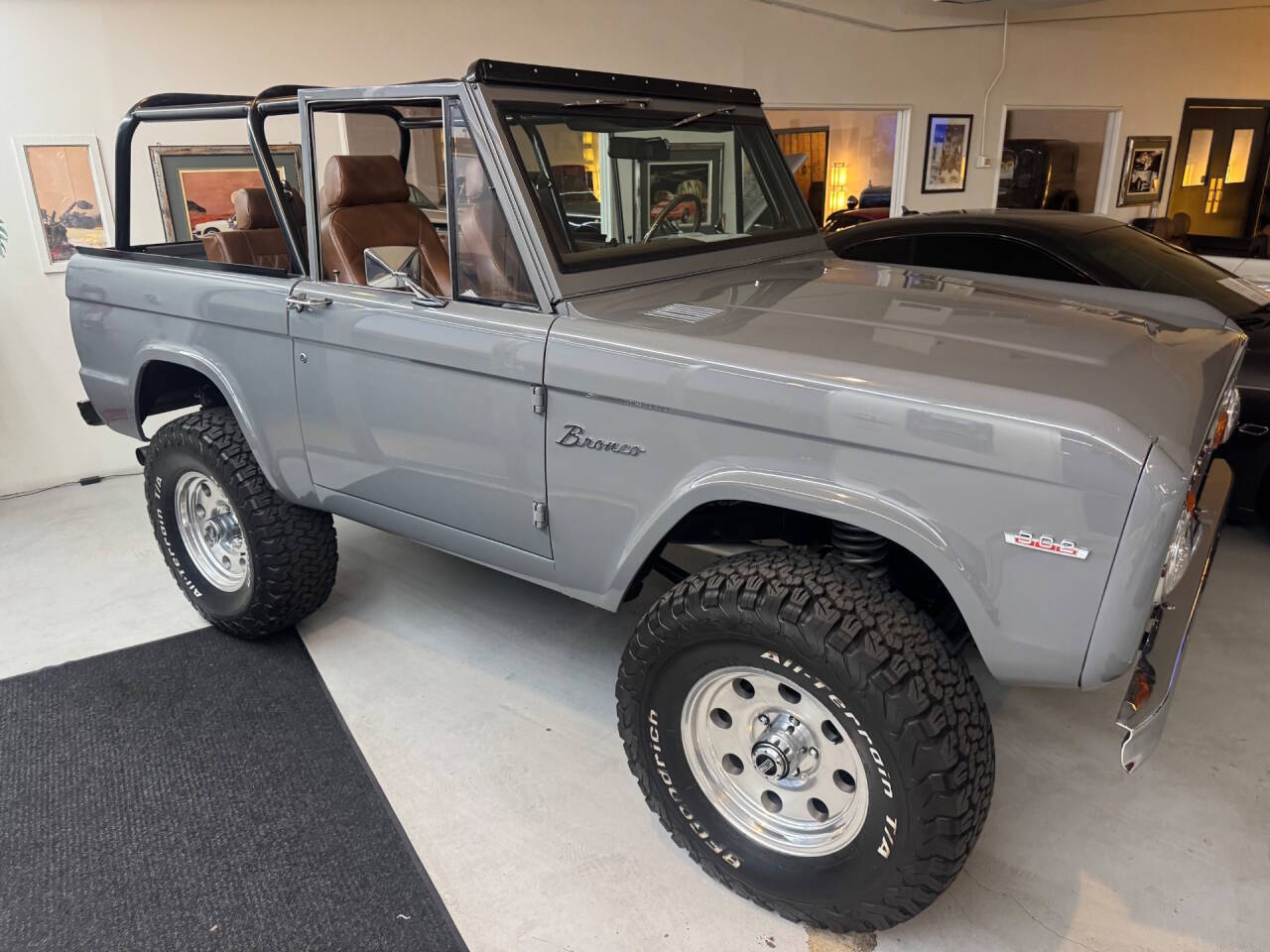 Ford-Bronco-1968-Gray-Brown