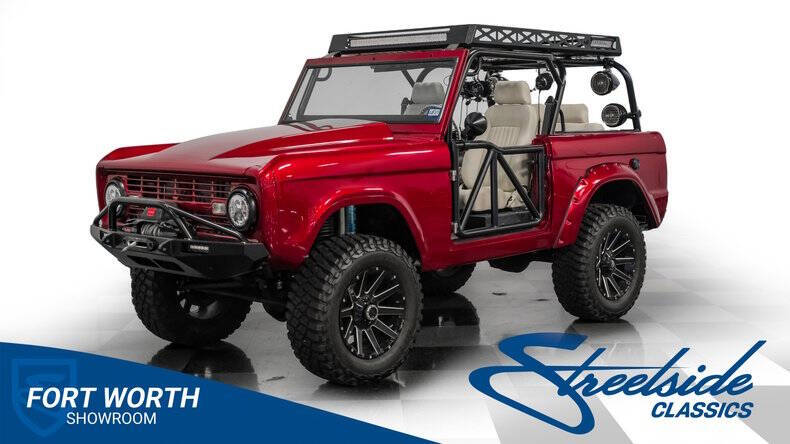 Ford-Bronco-1971-Candy-Apple-Red-Metallic-White